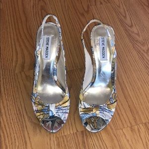 Muti satin floral print heel.